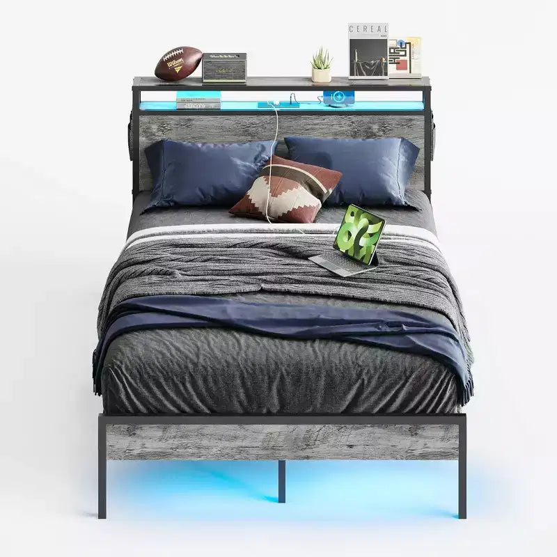 Cadre de lit double Bestier, lit plateforme à LED avec tête de lit de rangement et station de charge