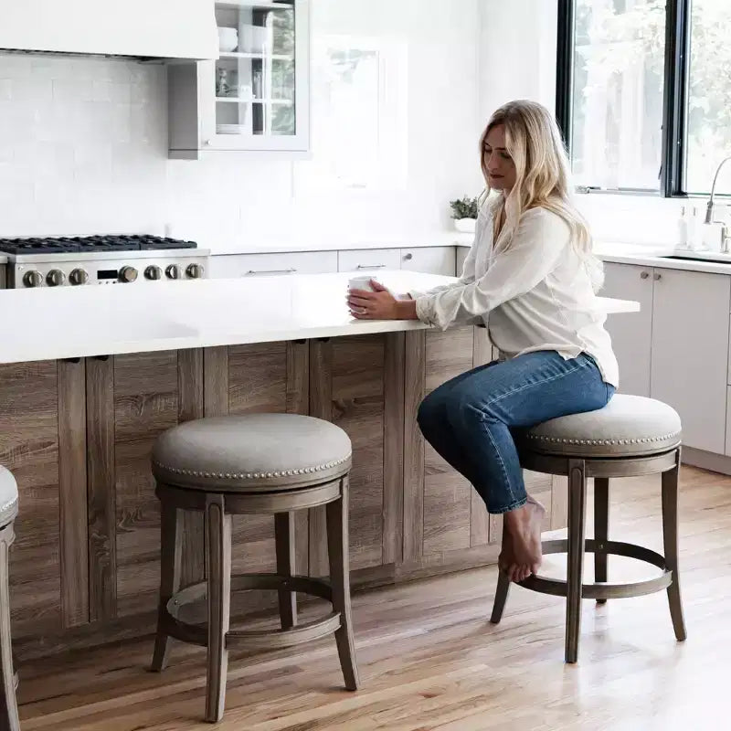 Tabouret de comptoir pivotant sans dossier Maven Lane Alexander avec revêtement en tissu, 27 po