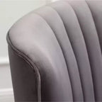 Fauteuil d'appoint moderne en velours Okak avec revêtement confortable, coussins profonds, fauteuil élégant avec pieds en bois massif pour salon, salle de lecture