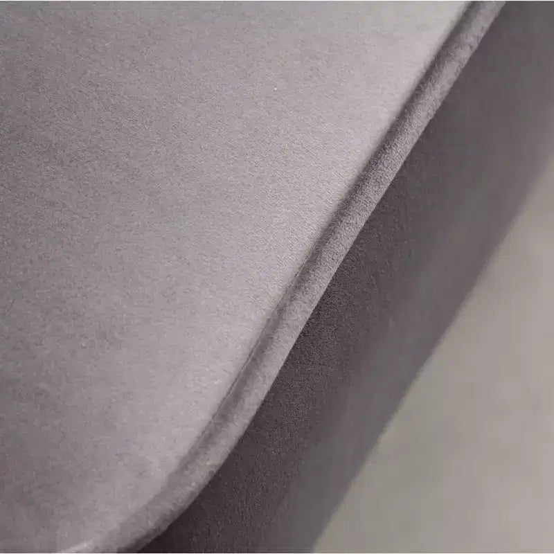 Fauteuil d'appoint moderne en velours Okak avec revêtement confortable, coussins profonds, fauteuil élégant avec pieds en bois massif pour salon, salle de lecture