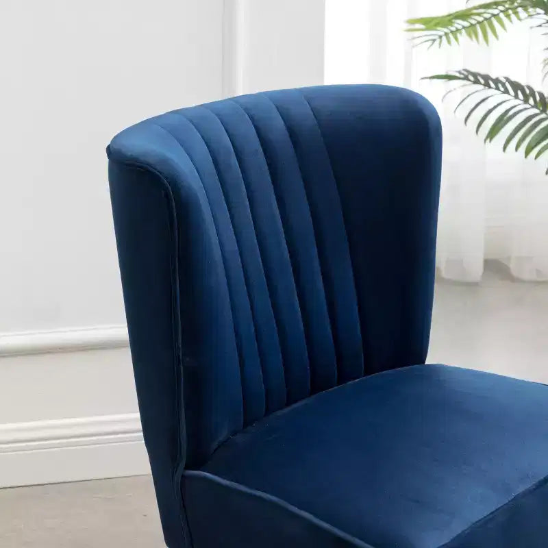Fauteuil d'appoint moderne en velours Okak avec revêtement confortable, coussins profonds, fauteuil élégant avec pieds en bois massif pour salon, salle de lecture