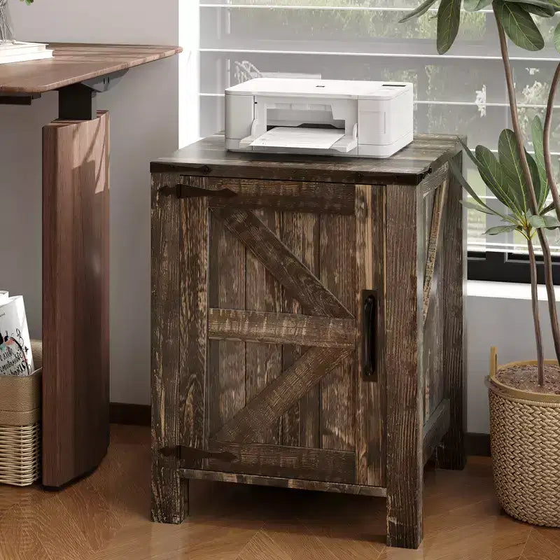 Table de chevet rustique avec station de charge, Table de nuit en bois de 45 cm avec porte coulissante, Étagère réglable et rangement à deux niveaux