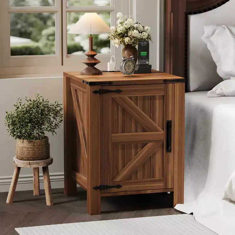 Table de chevet rustique avec station de charge, Table de nuit en bois de 45 cm avec porte coulissante, Étagère réglable et rangement à deux niveaux