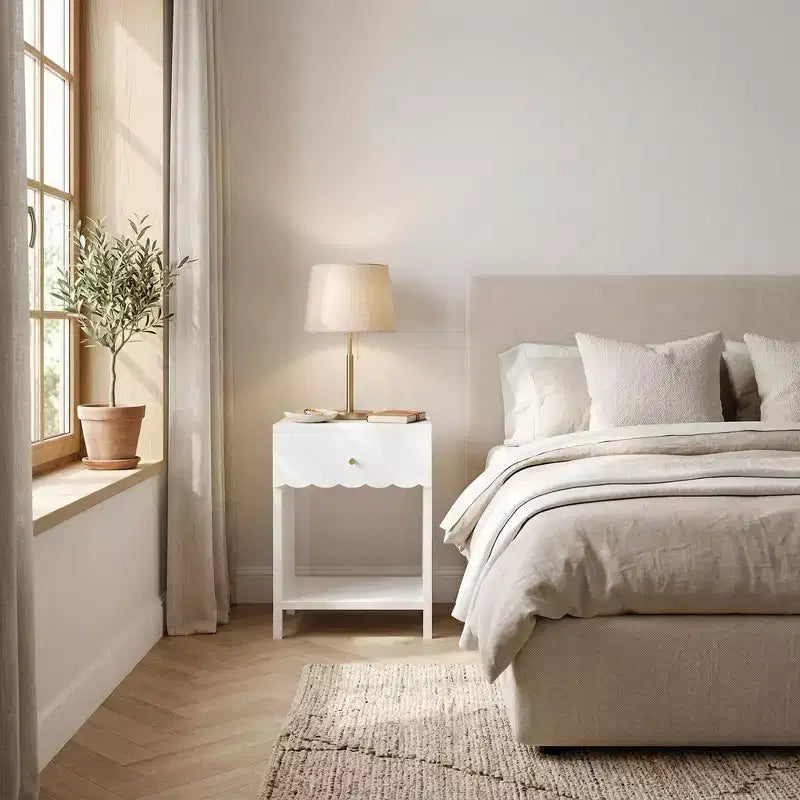 Table de chevet FurnitureR avec bord festonné, tiroir et étagère ouverte, table de chevet moderne, accent de bouton doré pour chambre à coucher, salon, entrée
