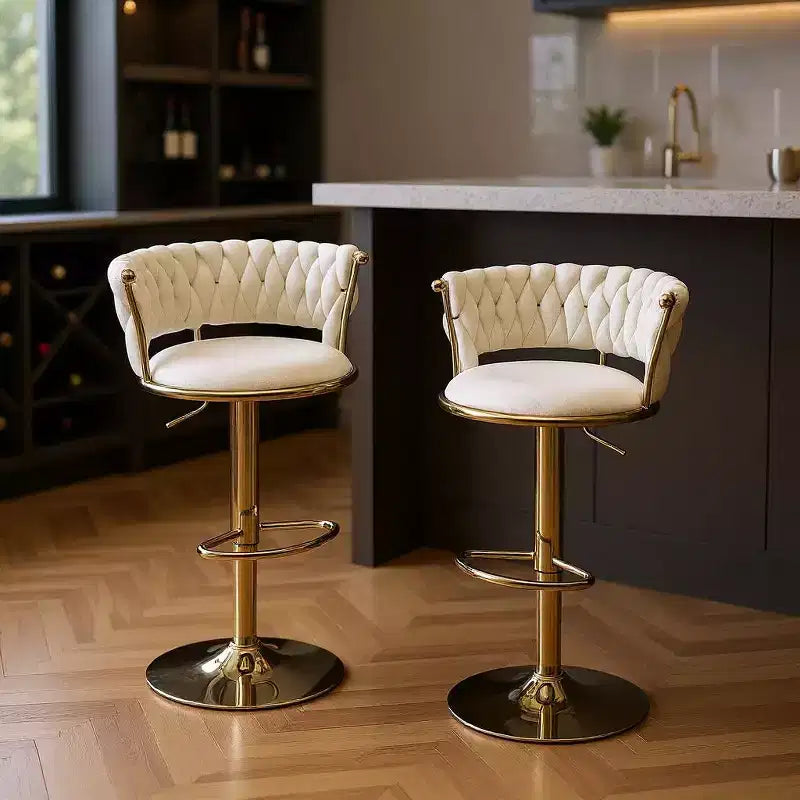 HomeRoots Lot de deux chaises de bar pivotantes à hauteur réglable avec dossier bas en velours beige et métal