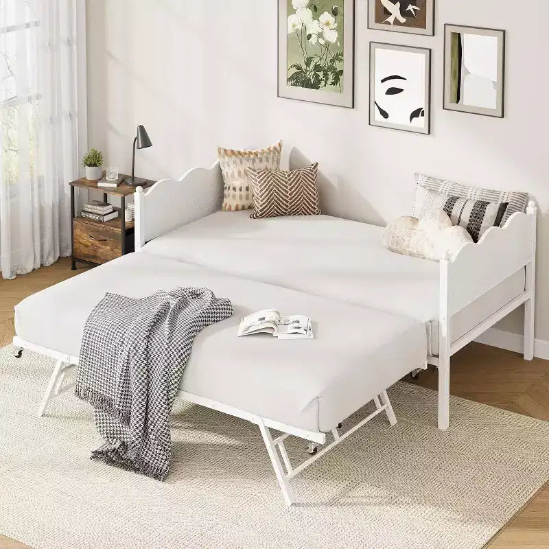 Lit de repos jumeau avec lit gigogne, cadre en métal avec tête de lit en grain de bois ondulé, roulettes verrouillables, canapé-lit peu encombrant, aucun sommier tapissier requis