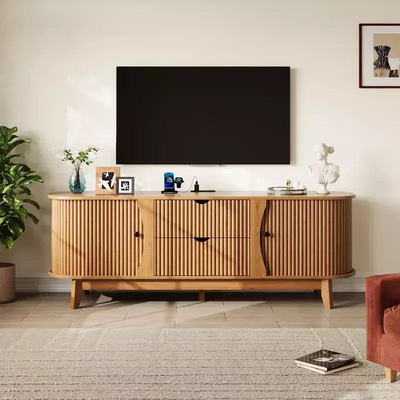 Meuble TV moderne du milieu du siècle de 63 po avec prise de courant - Meuble de divertissement en noyer avec 2 tiroirs et étagères réglables